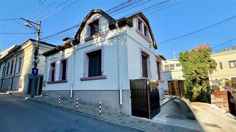 Vila  de vanzare  Copou, - 1