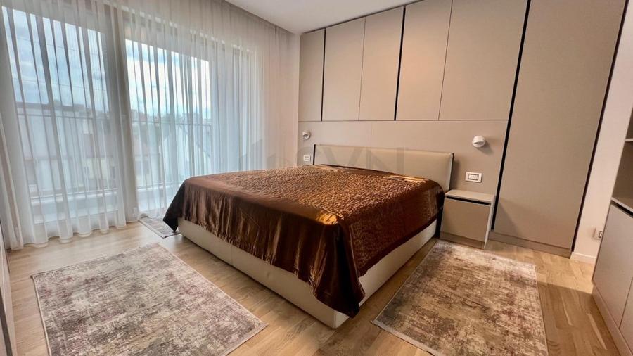 Penthouse cu 4 camere decomandat, mobilat în Dacia