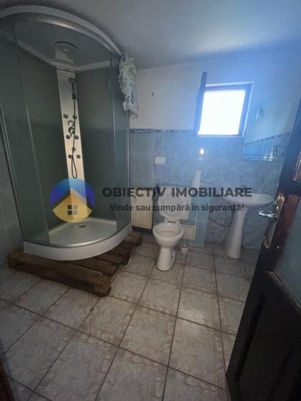 Casă cu 5 camere cu Canalizare în Săvinești