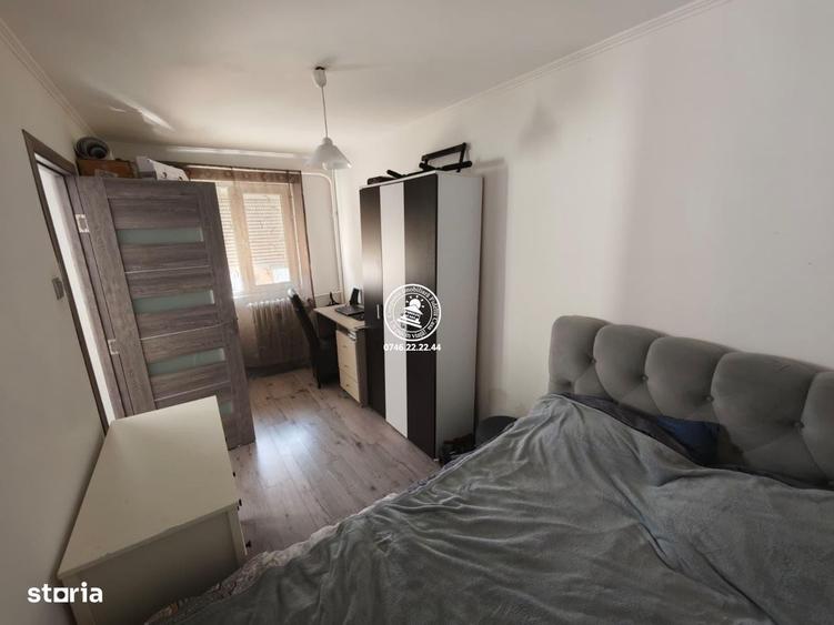 Apartament cu 3 camere semidecomandat în Tătărași