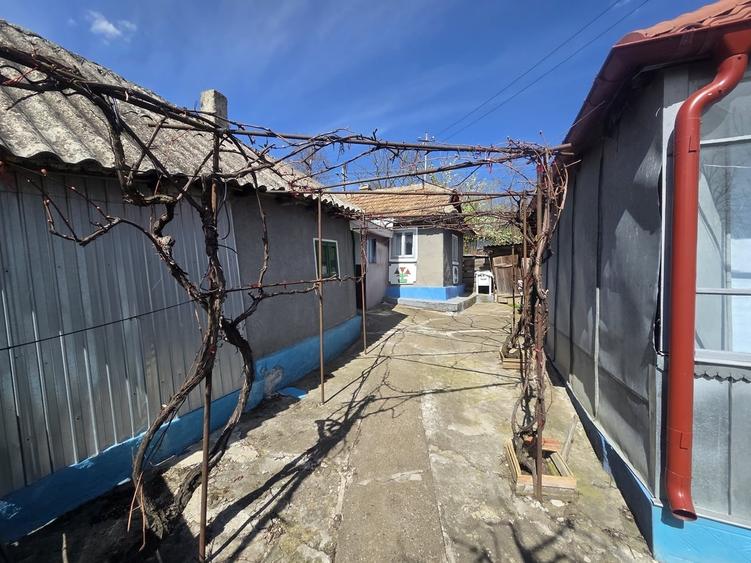 Casă cu 5 camere cu Teren 2700 Mp în Central