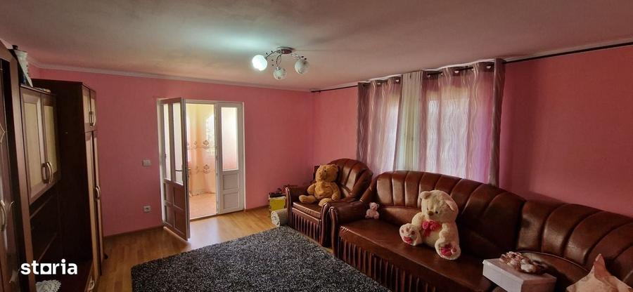 Casă cu 3 camere în Bogdănești