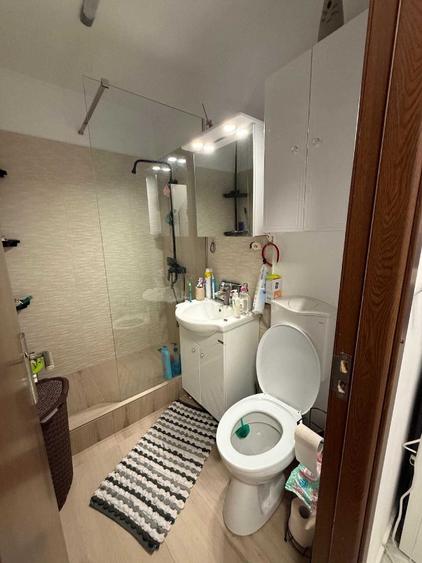 Apartament cu 2 camere decomandat în Baba Novac
