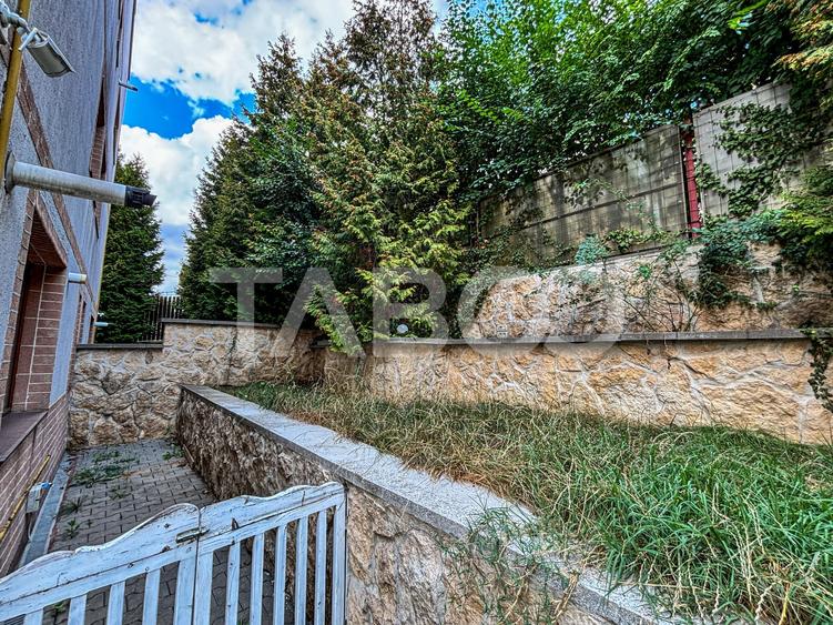Apartament cu 3 camere semidecomandat, mobilat în Europa