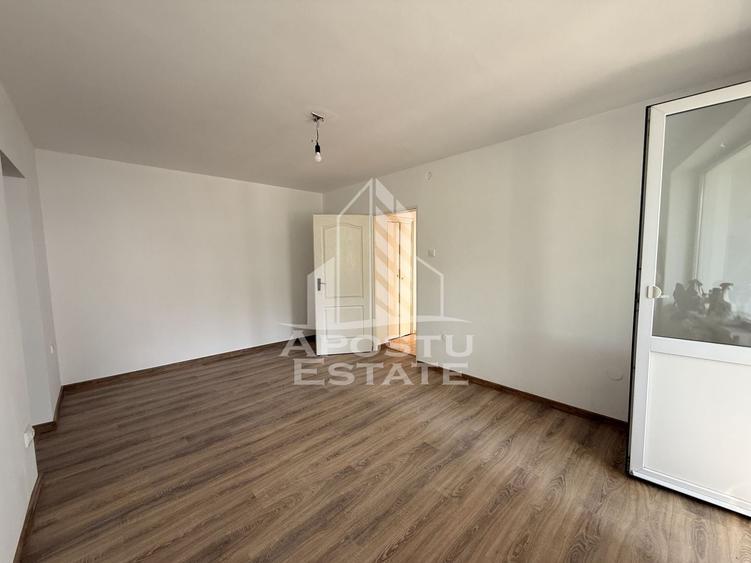 Apartament cu 3 camere semidecomandat în Take Ionescu