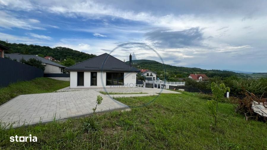 Casă cu 5 camere cu Teren 1000 Mp în Central