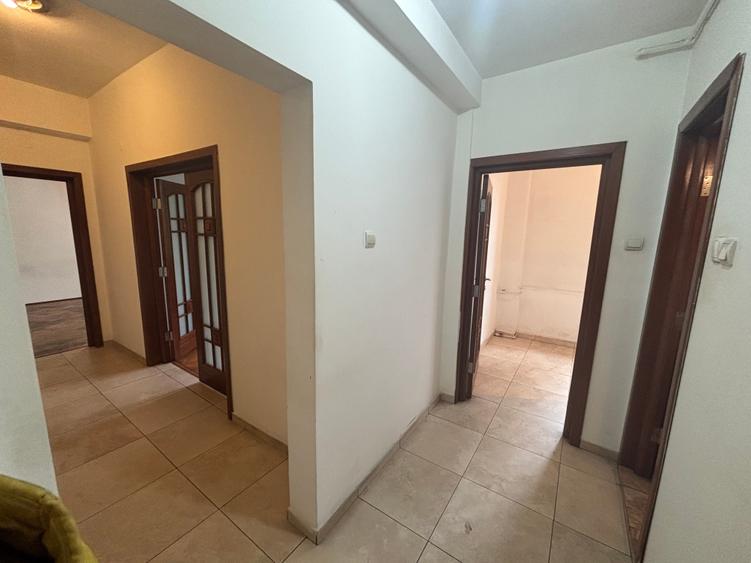 Apartament cu 2 camere decomandat în P-ța Victoriei
