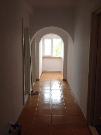 Apartament cu 3 camere decomandat în Călărași