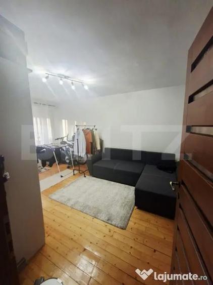 Apartament cu 3 camere semidecomandat în Nufărul