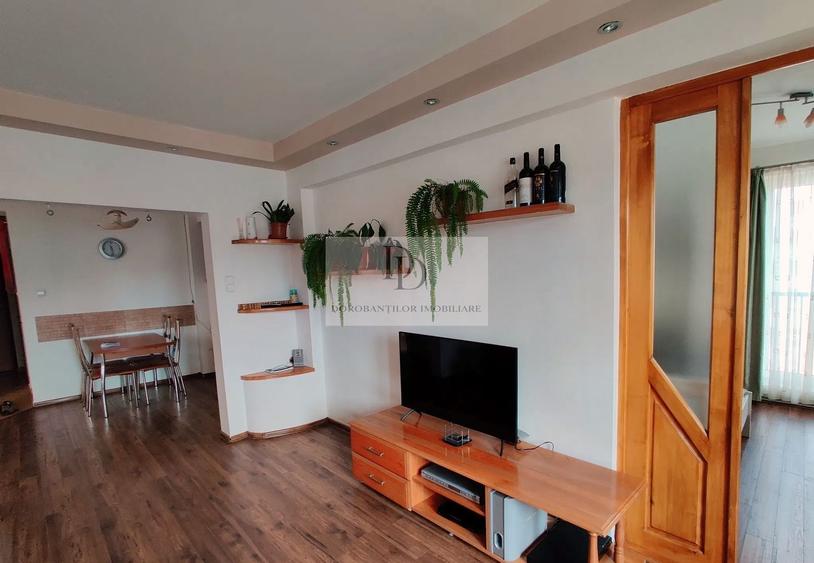 Apartament cu 4 camere decomandat, mobilat în Zorilor