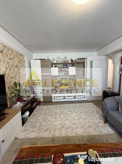 Apartament cu 4 camere decomandat în Titan