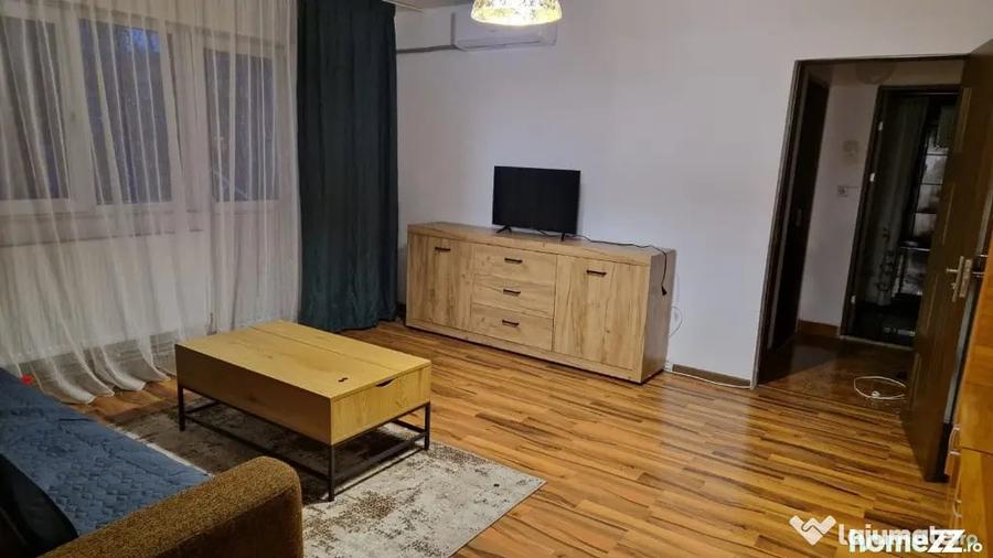 Apartament cu 3 camere semidecomandat în Brazda lui Novac