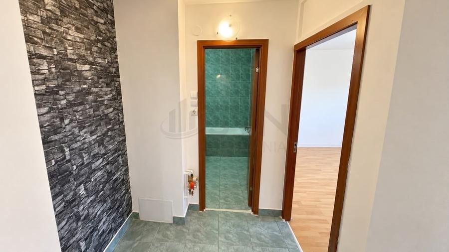 Apartament cu 2 camere decomandat în Tei