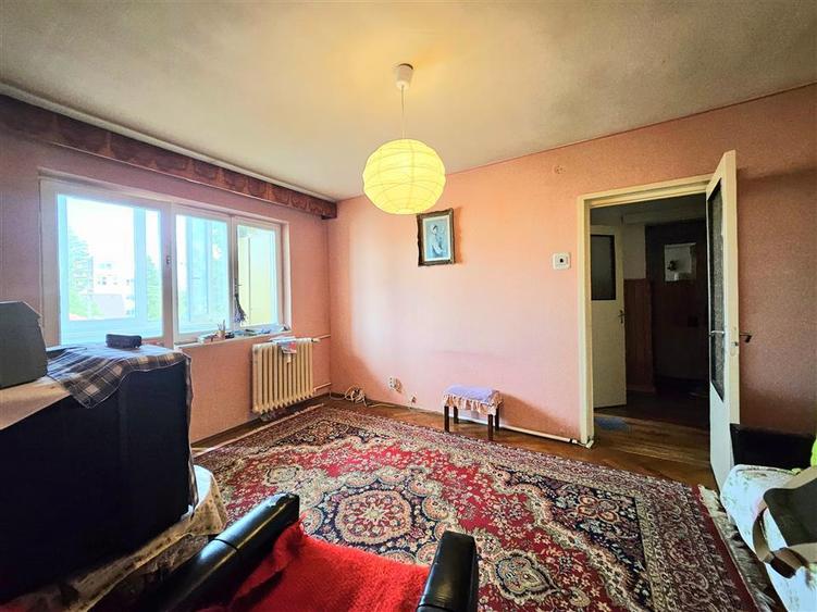 Apartament cu 3 camere semidecomandat în 3 Insule