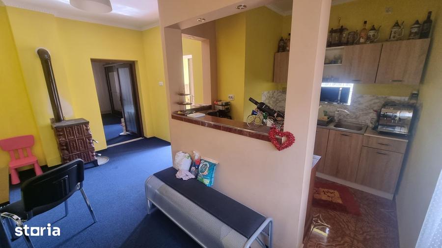 Casă cu 3 camere cu Teren 1439 Mp în Central