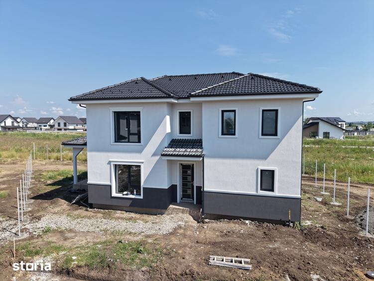 Casă cu 5 camere cu Teren 470 Mp în Șura Mică