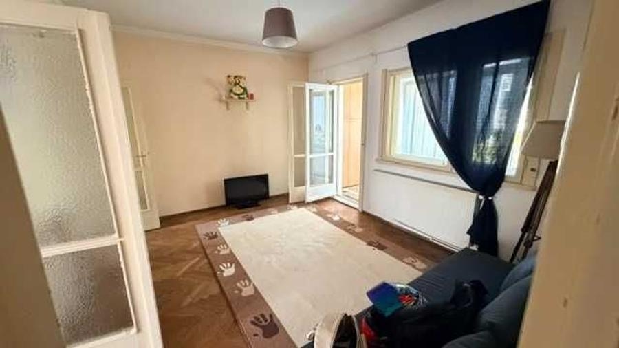 Apartament cu 2 camere semidecomandat în Cișmigiu