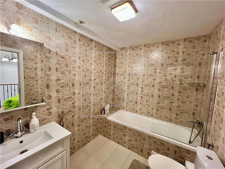 Duplex cu 3 camere cu Canalizare în Șelimbăr