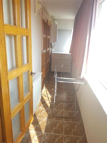 Apartament cu 3 camere decomandat, mobilat în Școlilor