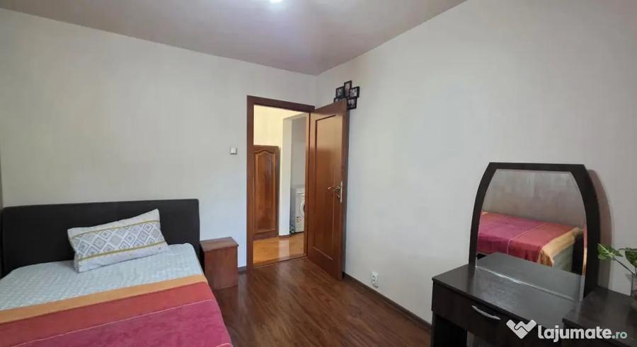 Apartament cu 3 camere decomandat în Aradului