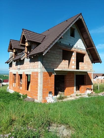 Casă cu 4 camere în Șura Mare