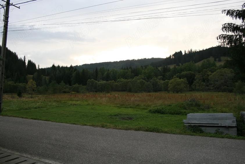 Teren de 13841 mp, în Valea Putnei
