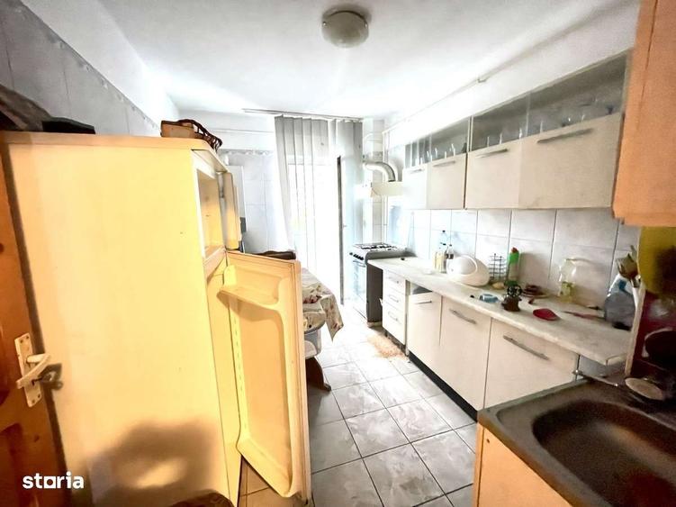 Apartament cu 3 camere decomandat în Republicii