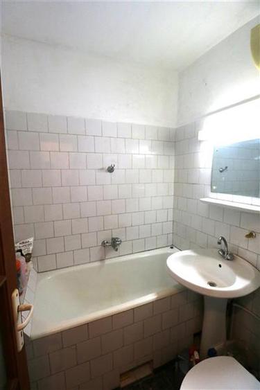Apartament cu 3 camere decomandat în Aradului
