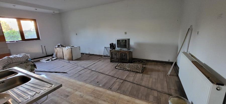 Casă individuală cu 3 camere cu Canalizare în Central