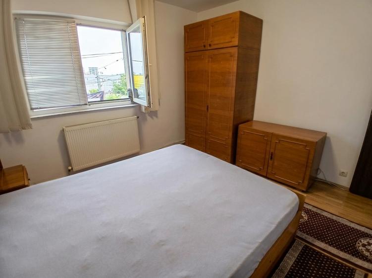 Apartament cu 3 camere decomandat, mobilat în Nicolina