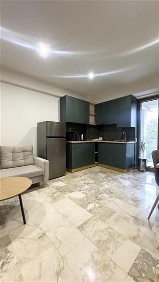 Apartament cu 3 camere decomandat, mobilat în Central