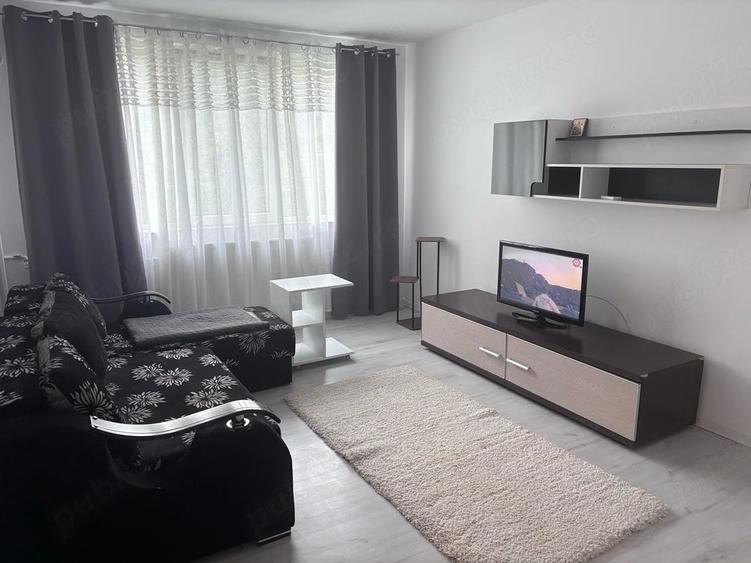 Apartament cu 3 camere semidecomandat în Drumul Taberei