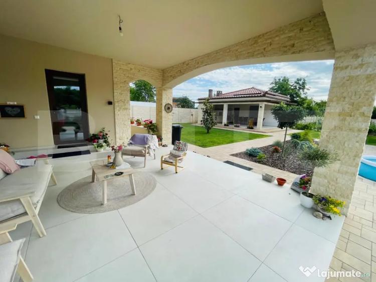 Casă cu 4 camere cu Teren 1300 Mp în Păulești