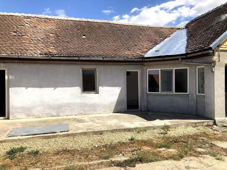 Casă individuală cu 3 camere cu Canalizare în Central