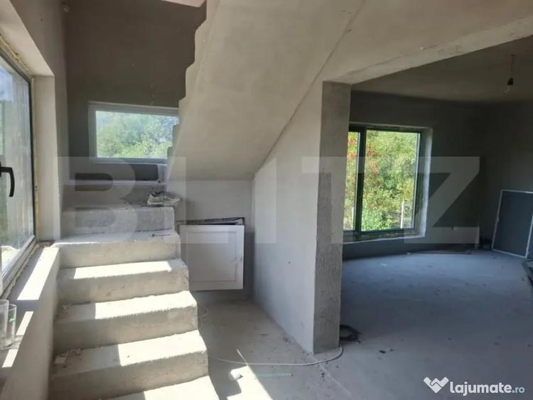 Casă cu 7 camere cu Teren 1832 Mp în Glod