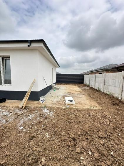 Casă individuală cu 3 camere cu Canalizare în Vârteju