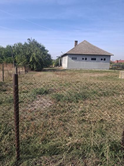 Spațiu comercial, în Basarabi