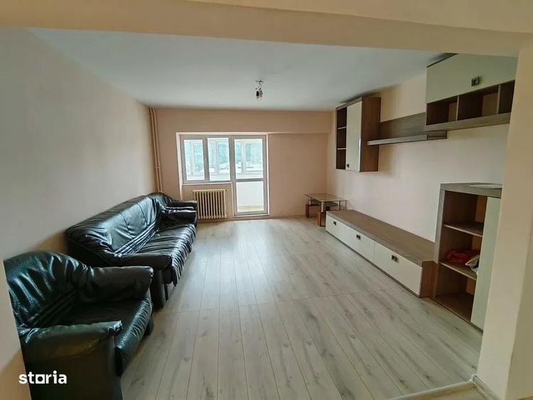 Apartament cu 4 camere decomandat în Nicolina