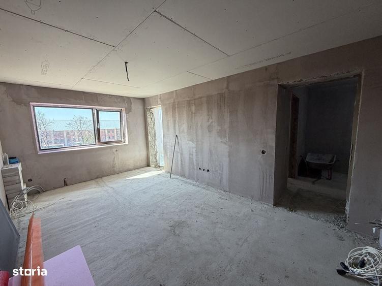 Apartament cu 2 camere decomandat în Pleașa