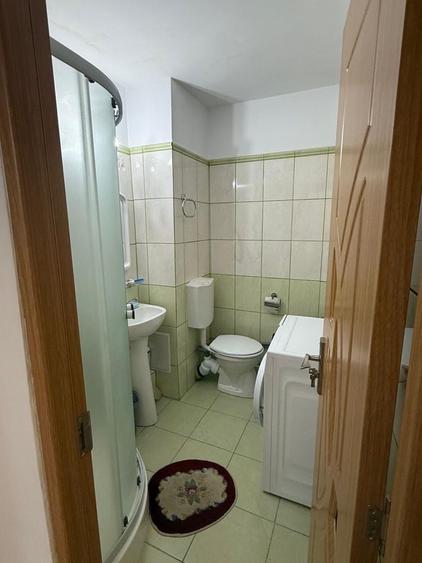 Apartament cu 4 camere semidecomandat în Rahova