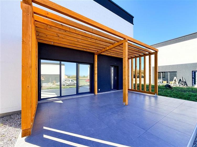 Duplex cu 3 camere cu Canalizare în Exterior Est
