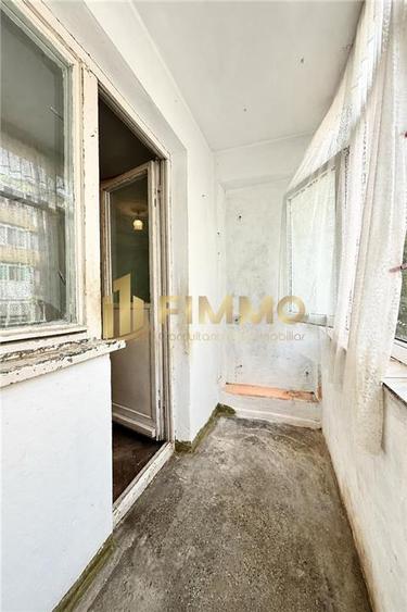 Apartament cu 3 camere semidecomandat în George Enescu