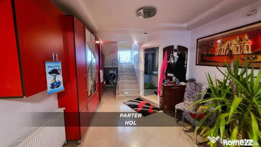 Casă cu 10 camere cu Teren 750 Mp în Central