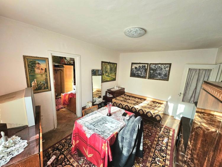 Apartament cu 3 camere semidecomandat în Moroasa 1