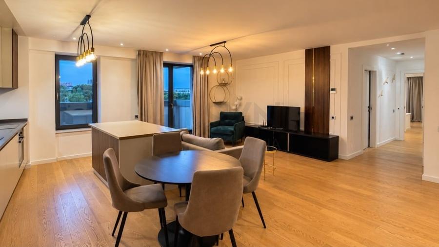 Apartament cu 3 camere decomandat în Aviației