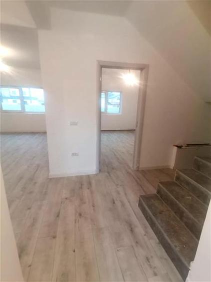 Casă individuală cu 4 camere cu Canalizare în Central