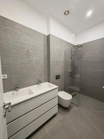 Apartament cu 3 camere decomandat în Aviației