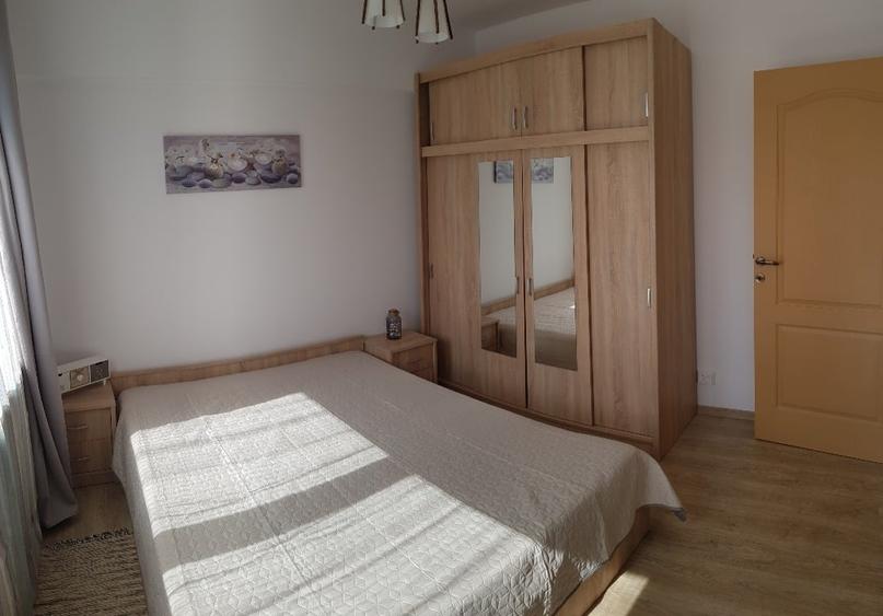 Apartament cu 3 camere semidecomandat, mobilat în Calea Victoriei