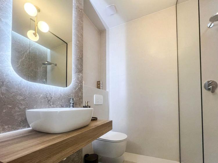 Apartament cu 3 camere semidecomandat, mobilat în Iancu Nicolae