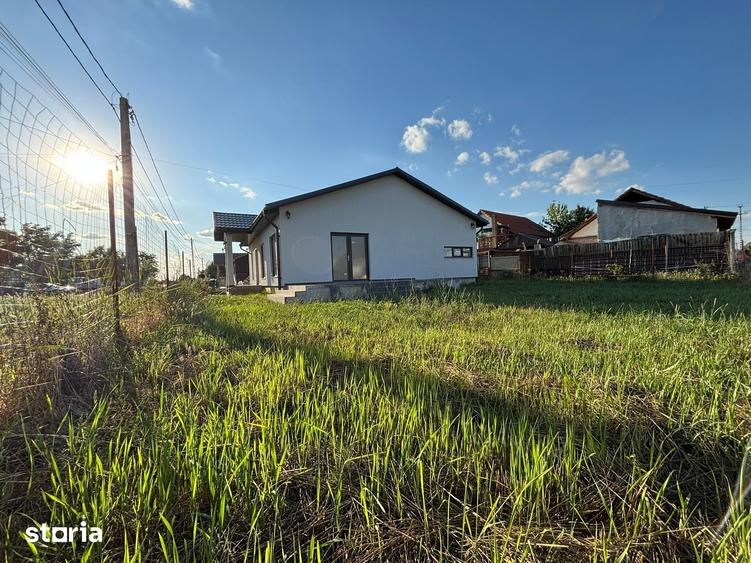 Casă cu 3 camere cu Teren 445 Mp în Zimandu Nou